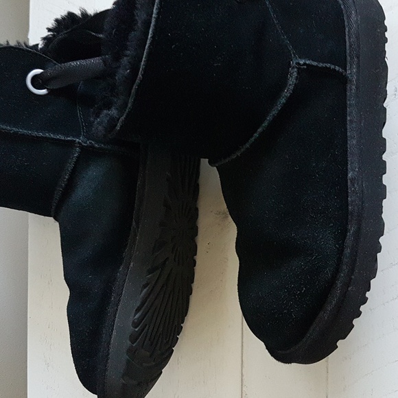 UGG Baily Boots - Picture 12 of 14